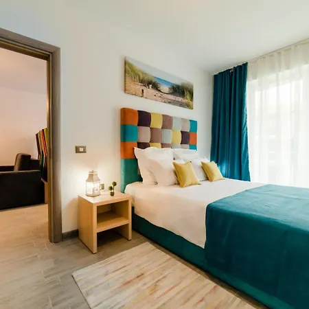 Alezzi Beach Apartament Prima Linie La Mare Piscina,gym,sauna,parcare アパート ナボダリ