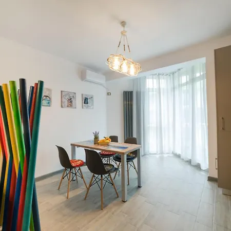 Apartament Alezzi Beach Apartament Prima Linie La Mare Piscina,gym,sauna,parcare